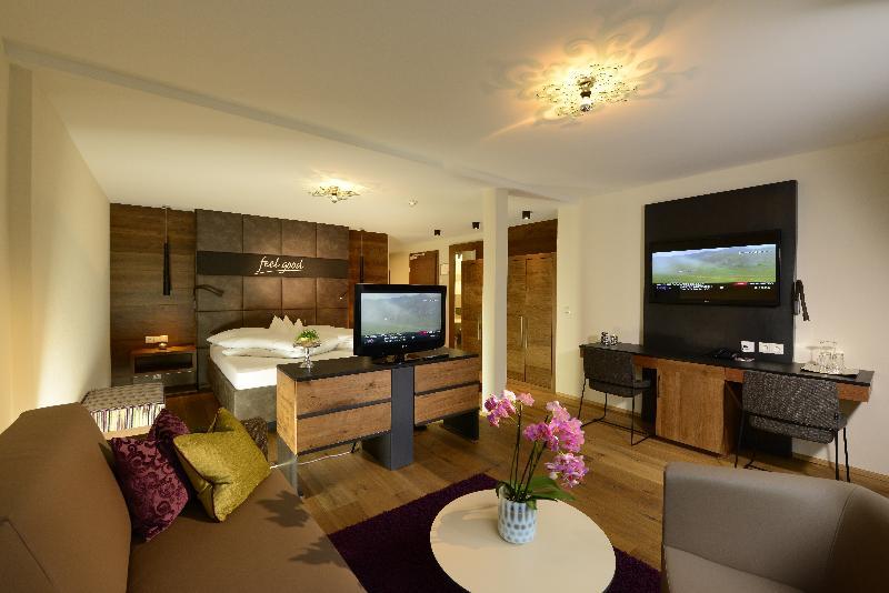 Fliana 4 Hotell 4*