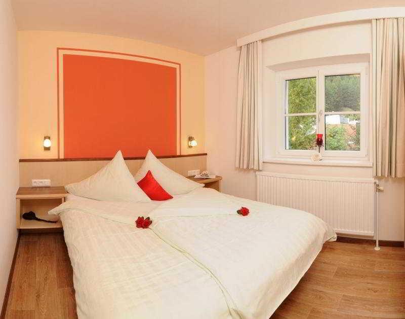 Fliana 4 Hotell