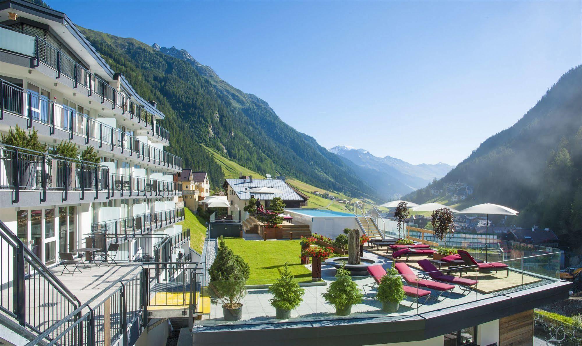 Fliana 4 Hotell