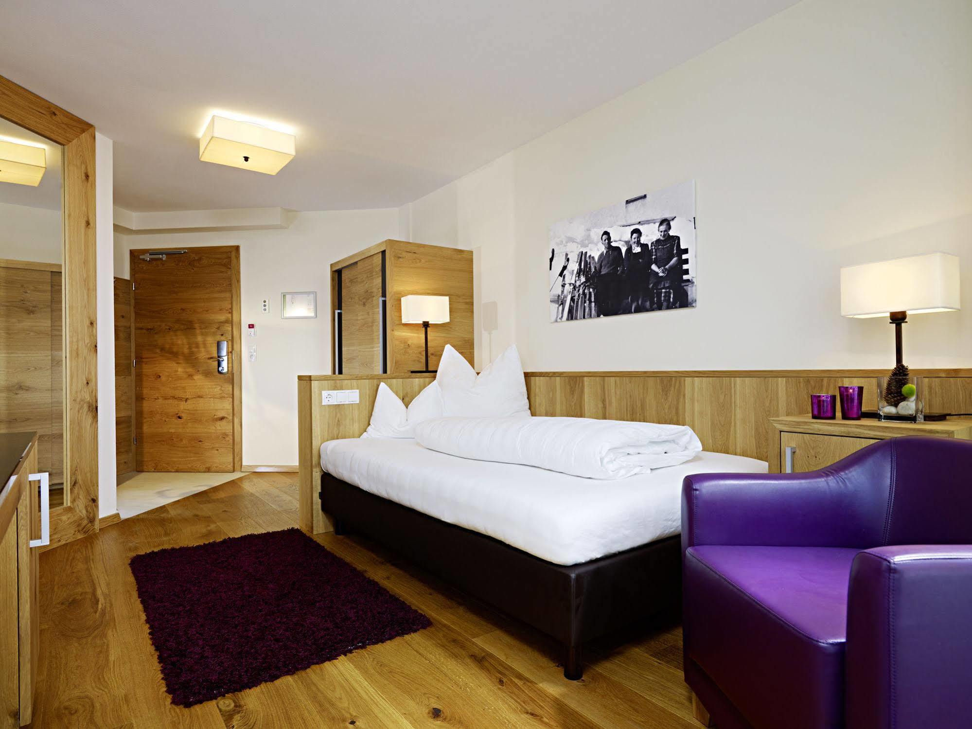 Fliana 4 Hotell 4*